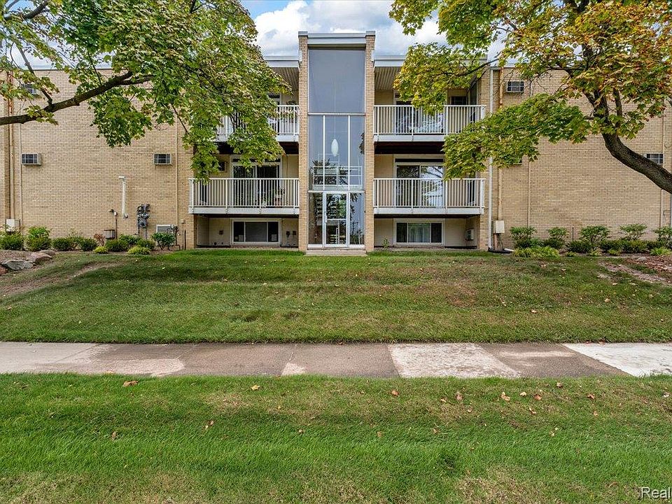 1st image of 4909 N Crooks Rd #D-1