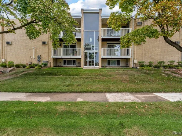 4909 N Crooks Rd #D-1, Royal Oak, MI 48073