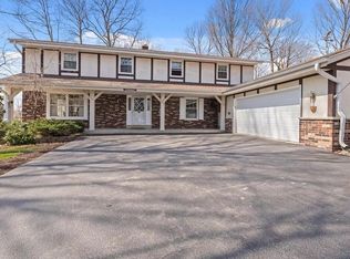 575 Meadow Ct, Brookfield, WI 53045