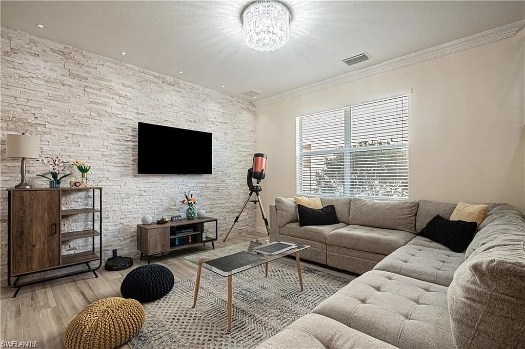 5 bed, 3.0 bath, 2679 sqft, $3,300 — Photo 4