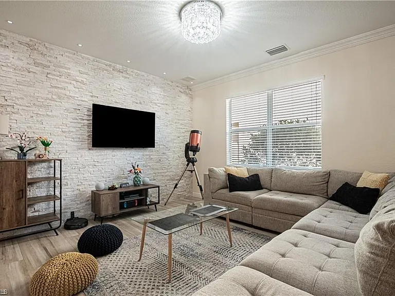 11031 Yellow Poplar Dr — Photo 4