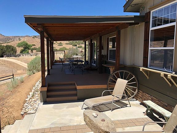 Front porch W side