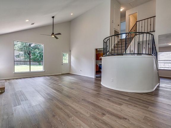 3rd image of 15902 De Peer Ave