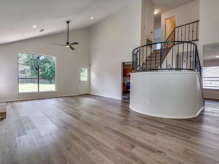 15902 De Peer Ave — Photo 2