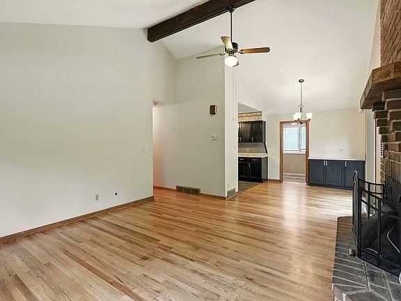 3rd image of 1668-1670 E Archwood Ave #B