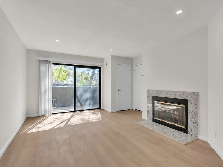 5226 Hemlock St #35 — Photo 8