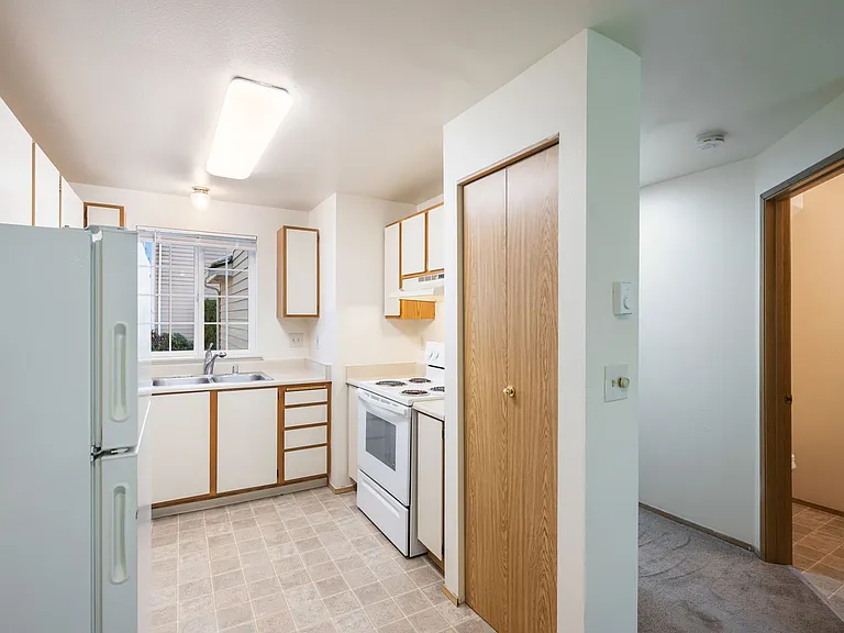 1318 9th St SE #1318 — Photo 9