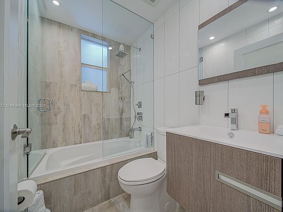5th image of 1435 West Ave APT 1