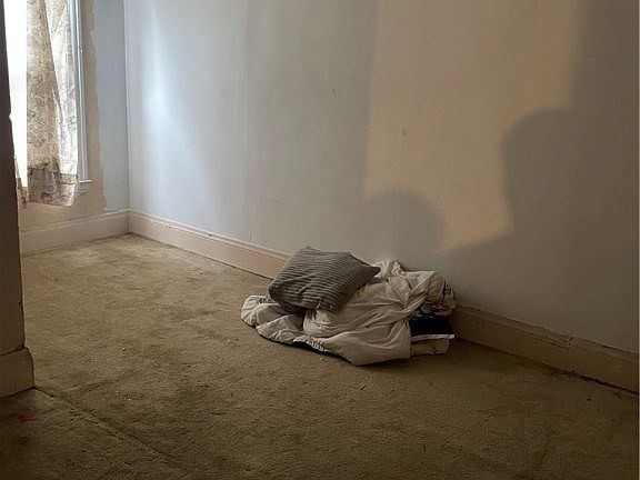 4th image of 129 Charles Ave