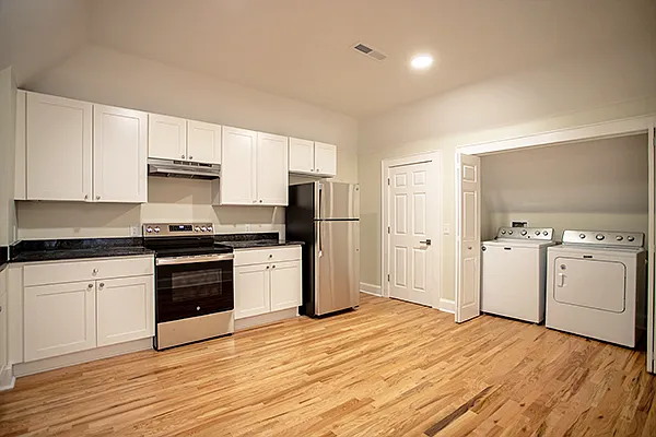 2 bed, 1.0 bath, 1600 sqft, $2,050 — Photo 2