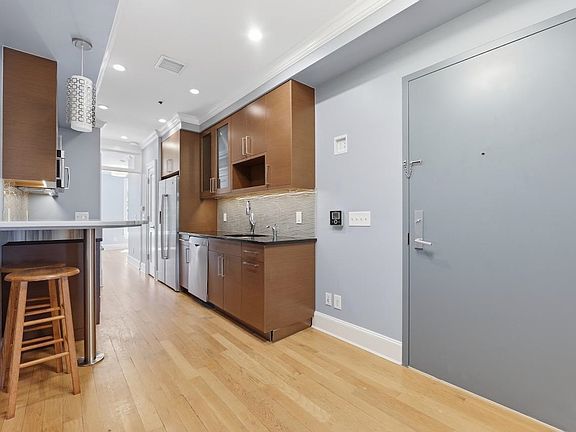 3rd image of 604 Adams St APT 4