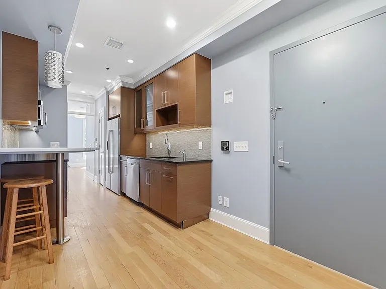 604 Adams St #4 — Photo 3