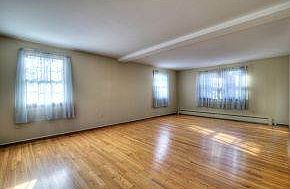 Living room w/natural light
