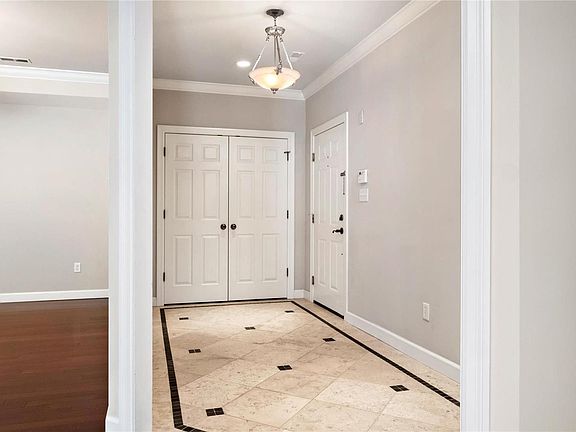 3rd image of 7310 Forsyth Blvd APT 203