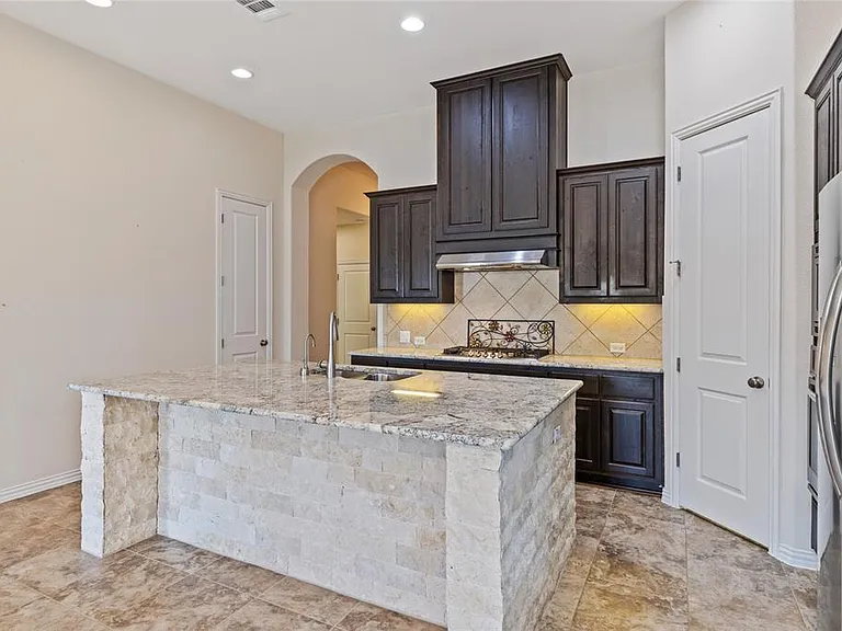 4216 Hannover Way — Photo 9