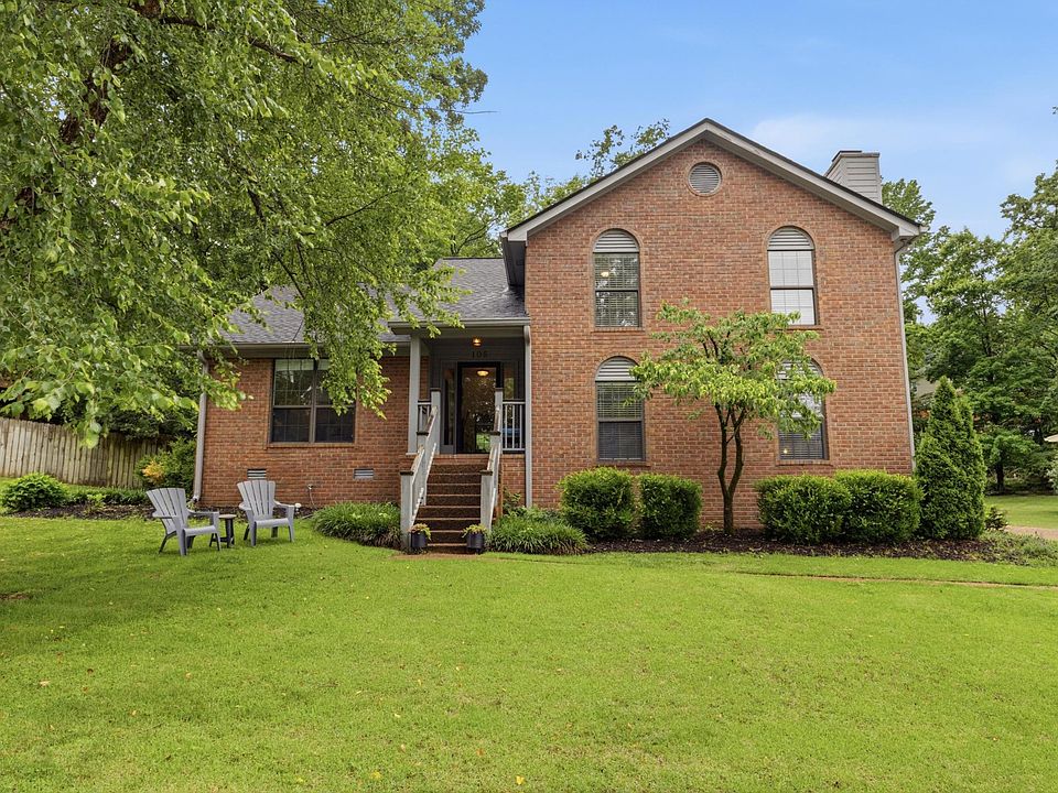1st image of 105 Oak Holw