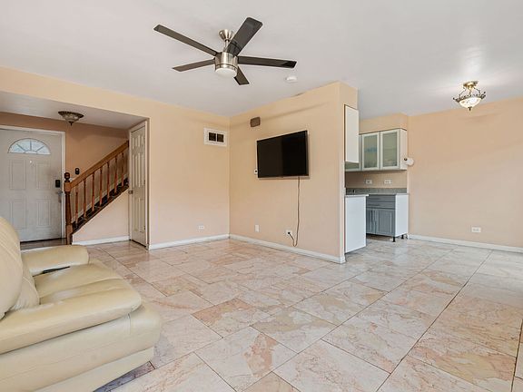 4th image of 275 E Alpine Dr