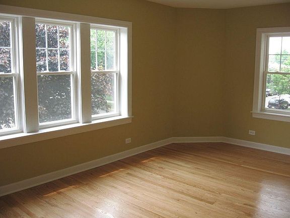 5th image of 2721 N Lockwood Ave #3C