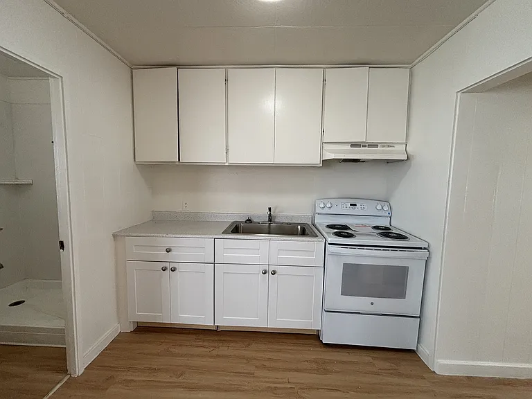 928 Palm Pl #8 — Photo 3
