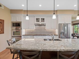 3110 N Chestnut St UNIT 302, Chaska, MN 55318