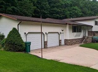 950 Garnavillo Ave, Mc Gregor, IA 52157