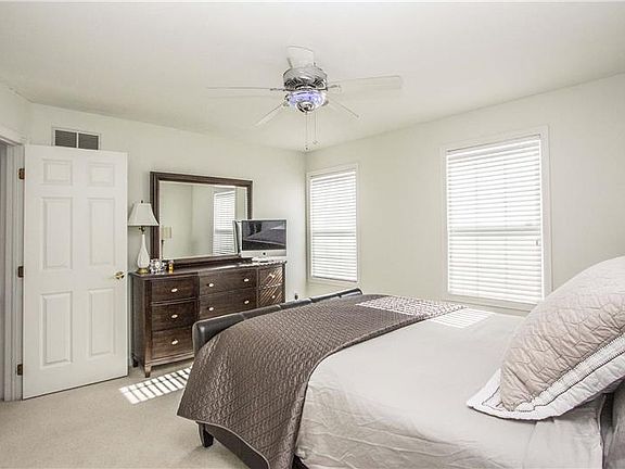 5th image of 7160 Connaught Dr