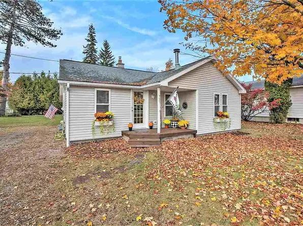 921 State St, Harbor Springs, MI 49740