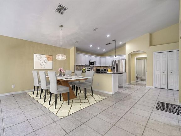 5th image of 1088 Jardin DR