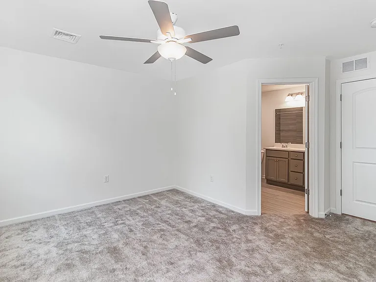 158 High Pointe Dr — Photo 16