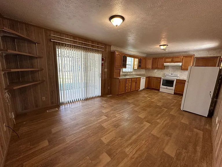 1405 Circle Dr — Photo 11