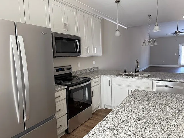 102 Riggins Ln — Photo 15