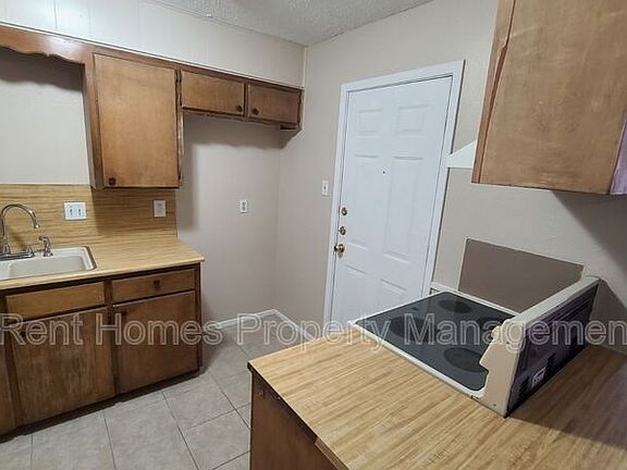 4th image of 1044 Glenna St