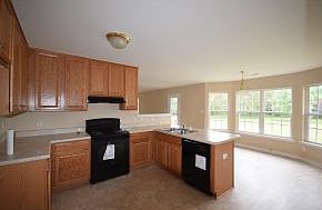 5th image of 2298 Iris Dr