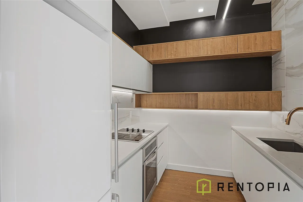125 Borinquen Place — Photo 2