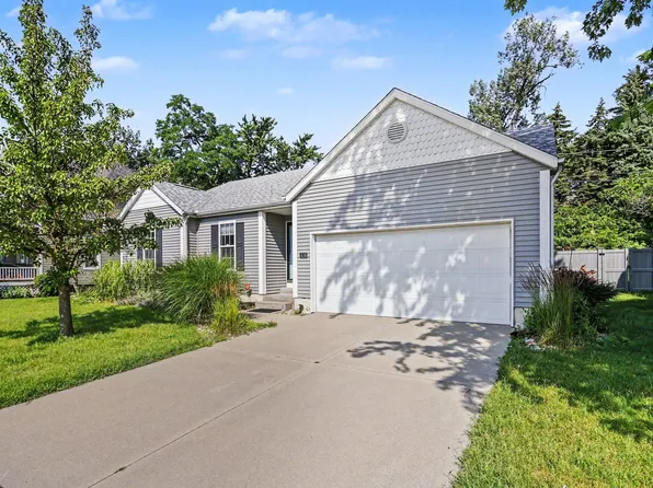 416 Upton Dr, Saint Joseph, MI 49085