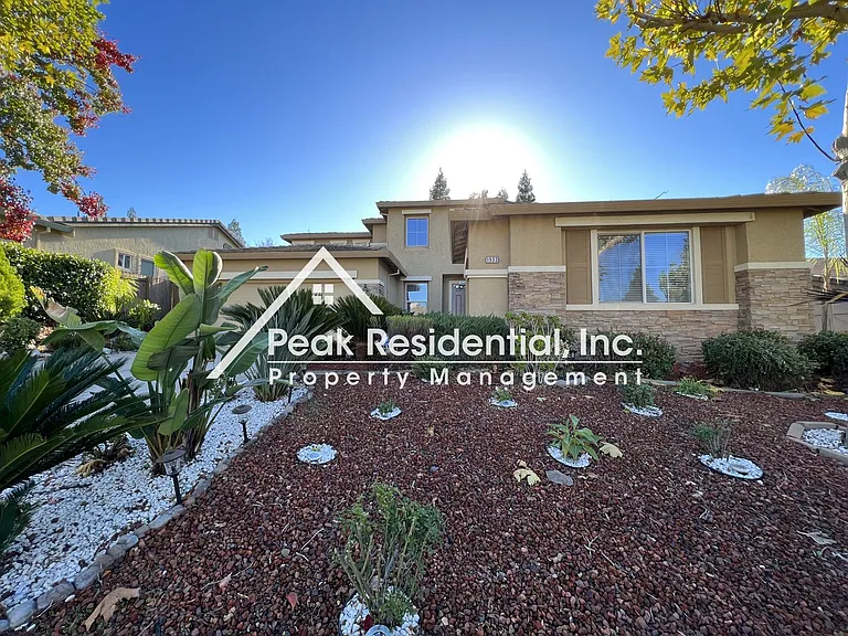 1933 Tyndrum Ln — Photo 2