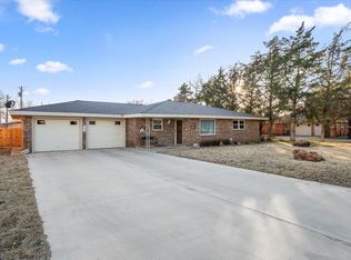 305 W 6th St, Sundown, TX 79372