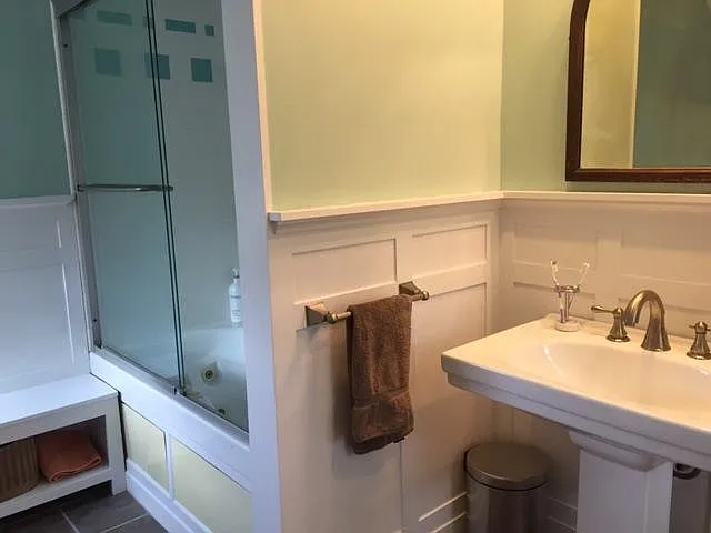 Large bathroom with vintage mirror and built-in bench