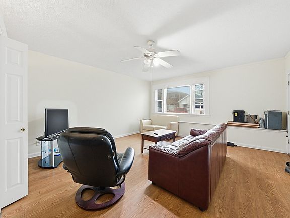 3rd image of 2643 S Hillock Ave