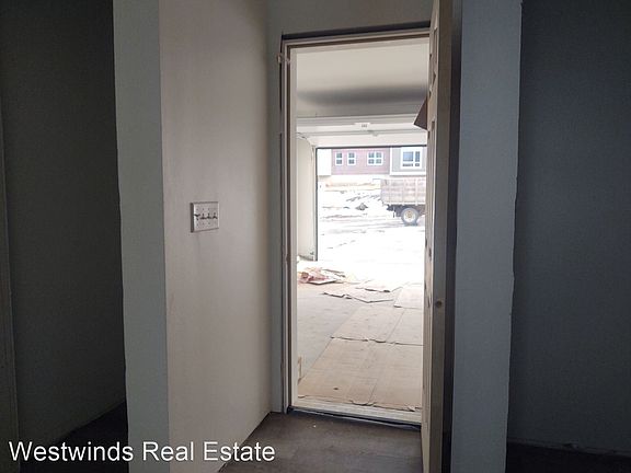 5th image of 270 Adams St
