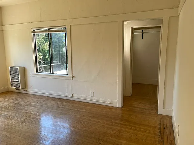 611 W Grand Ave #8 — Photo 4