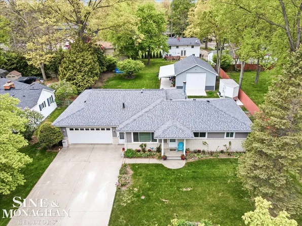 829 Townsend Cres W, Algonac, MI 48001