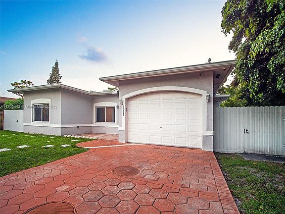 4th image of 1335 SW 26th Ave #1335