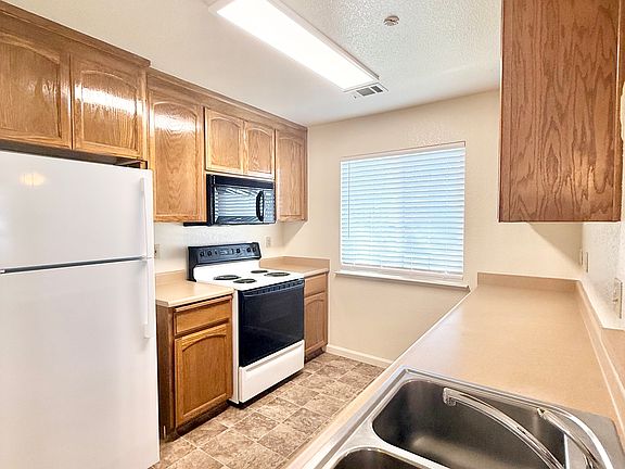 3rd image of 434 E Alameda St APT 101