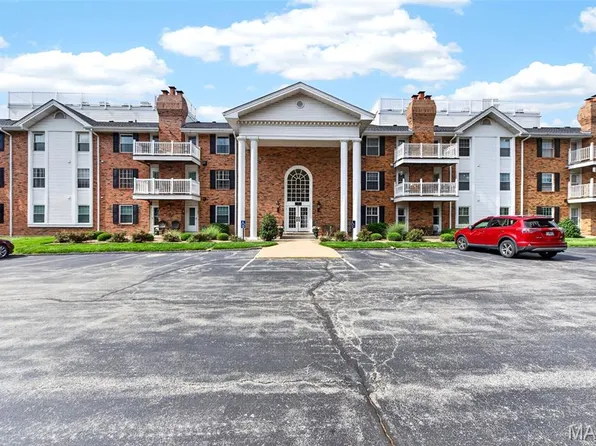 312 Clayton Crossing Dr APT 204, Ballwin, MO 63011