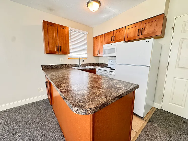 1930 Washington St #1 — Photo 4