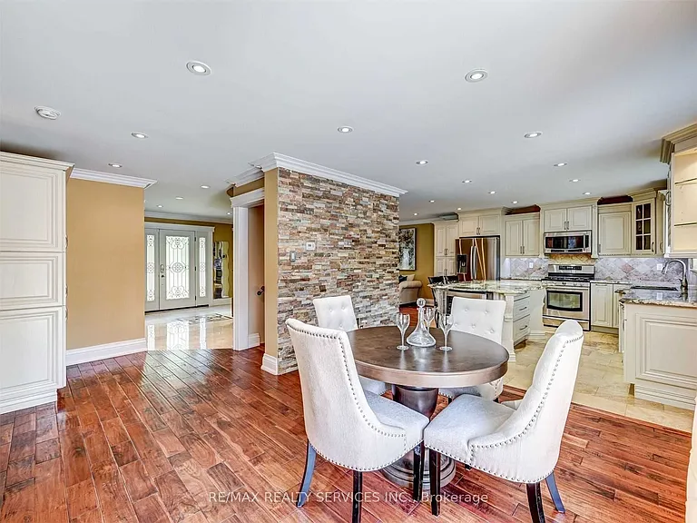 1570 Tipperary Ct — Photo 14