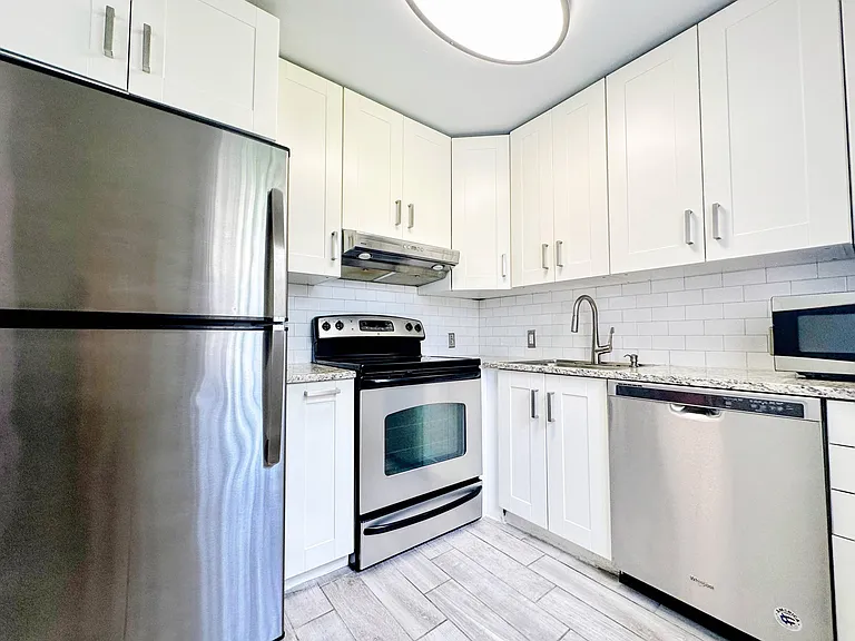 144 Mansfield Dr #D — Photo 1