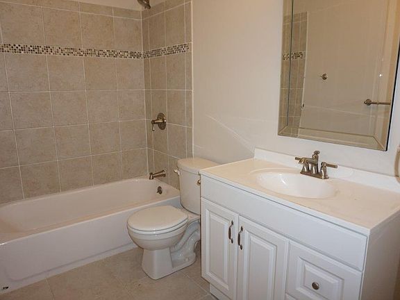 4th image of 4801 Washington Ave