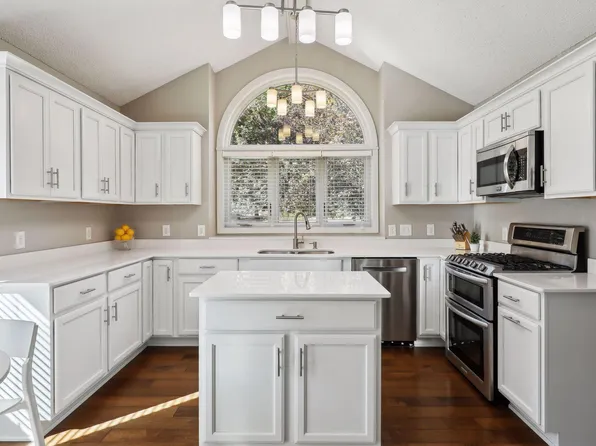 3951 Hidden Pond Trl NE, Prior Lake, MN 55372
